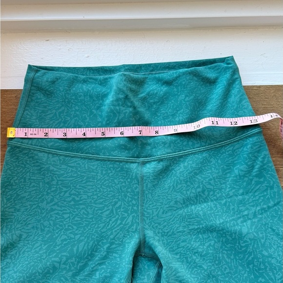 Lululemon Women’s Wunder Train 7/8 Leggings Size 6 Emerald Ice Emboss - Picture 2 of 5